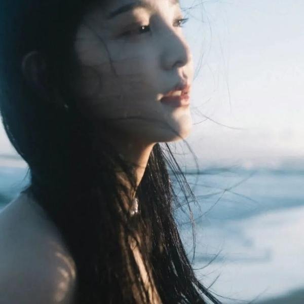 葛妮斯派特洛之风情万种